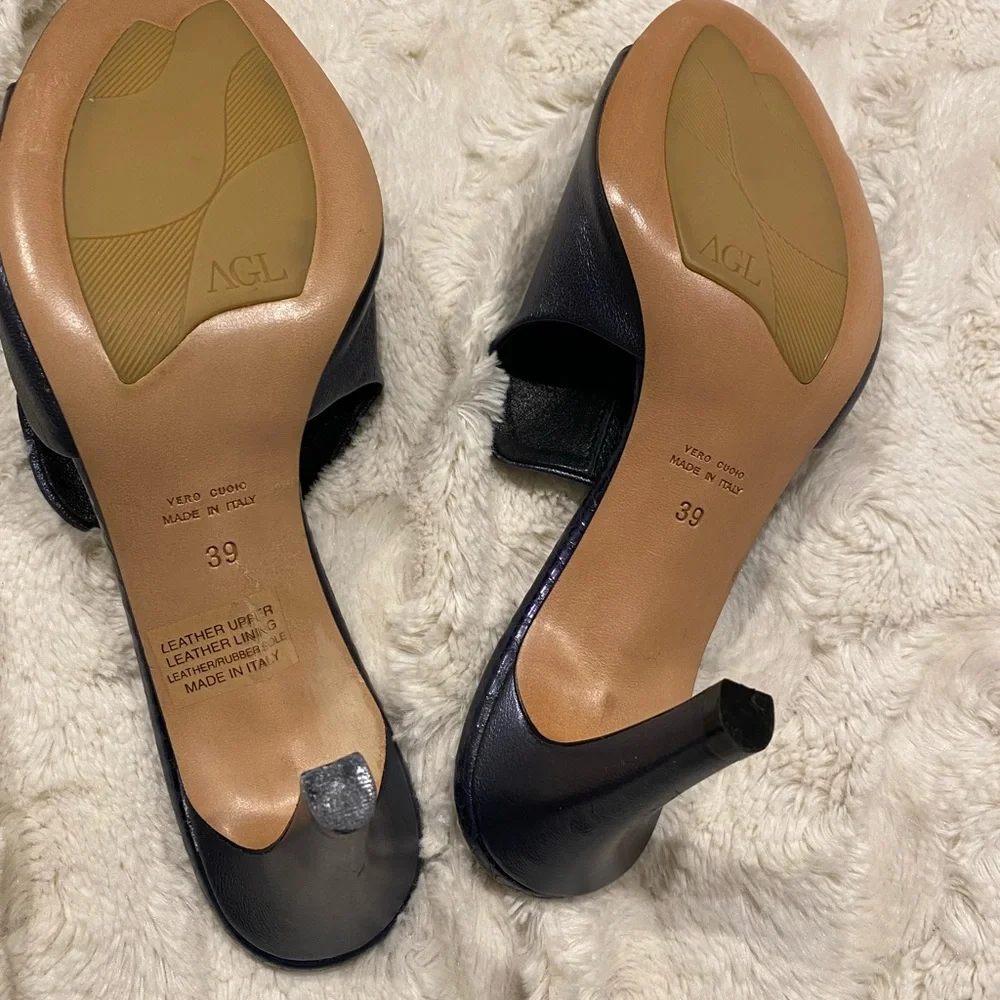 AGL Dark Navy Blue Metallic Leather Heels size 8.5, super soft and lightweight.